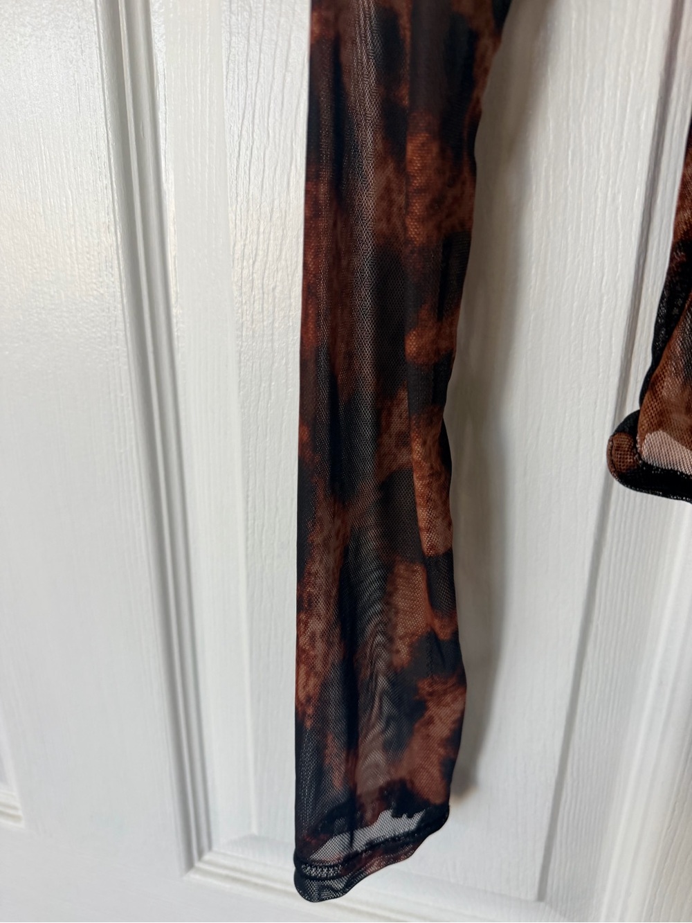 PrettyLittleThing Sheer Leopard Print Long Sleeve Bodysuit in Brown and Black - Picture 5 of 6